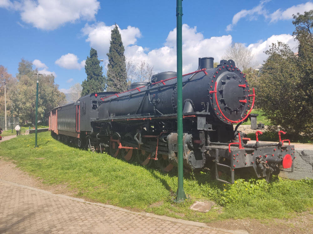 Alte Eisenbahnen in einem Park von Kalamata