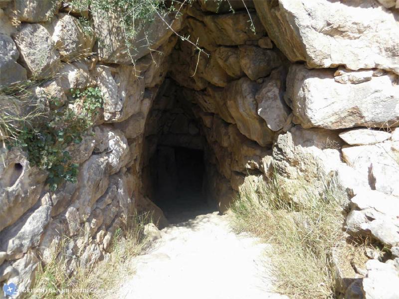 Eingang zur Zisterne in Mykene Eingang zur Zisterne in Mykene - Peloponnes, Griechenland